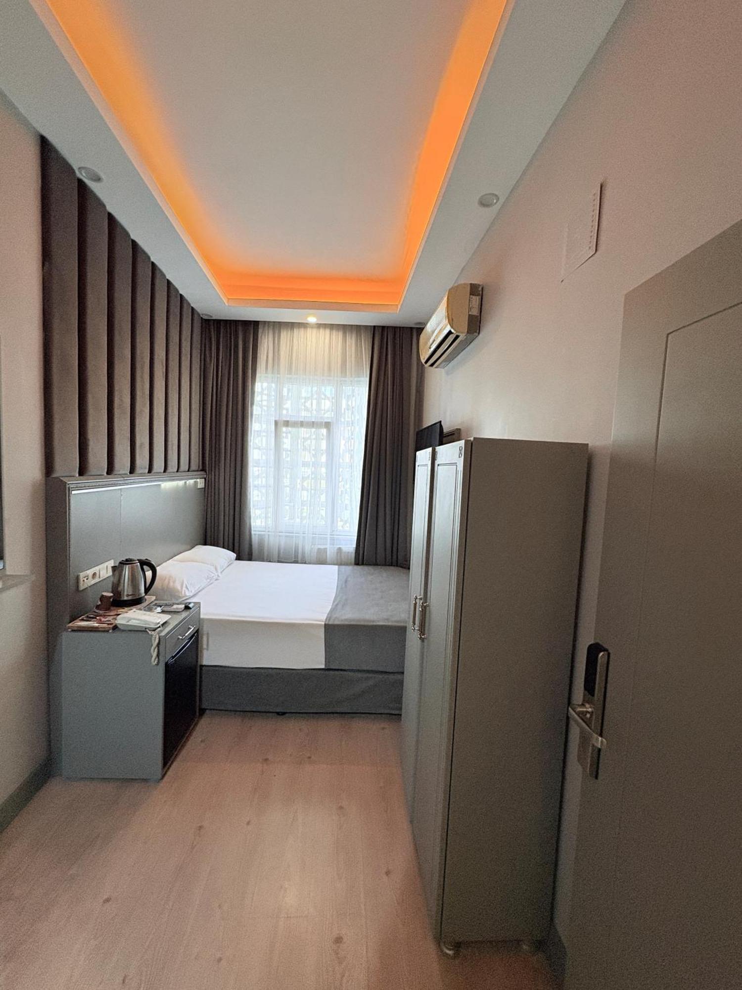 Crowned Plus Hotel Истанбул Екстериор снимка