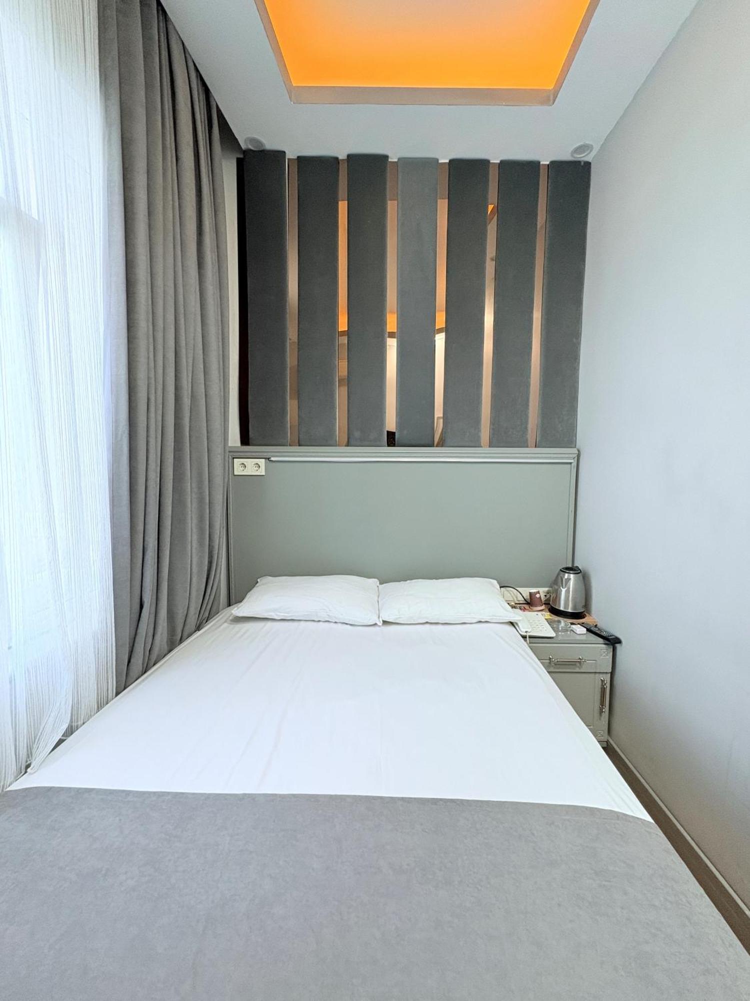 Crowned Plus Hotel Истанбул Екстериор снимка